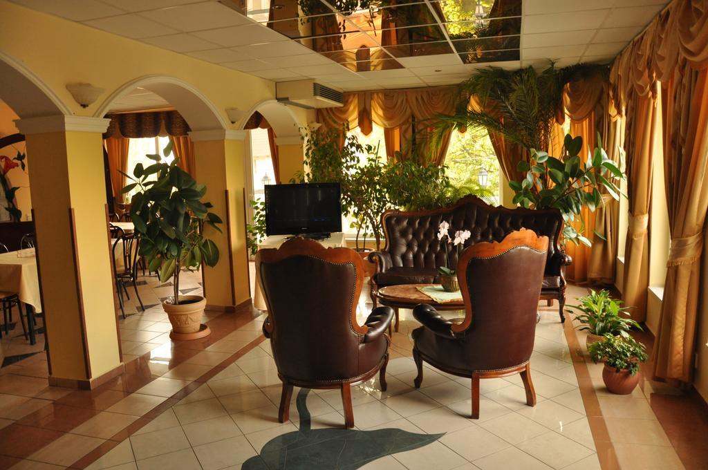 Kolibri Hotel Miskolc Exterior photo