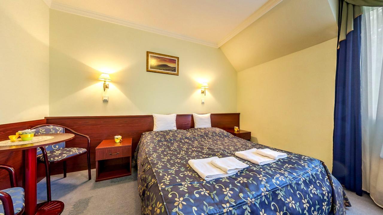 Kolibri Hotel Miskolc Exterior photo